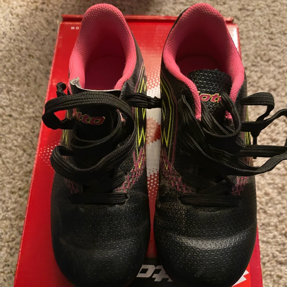 Girl Cleets - Size 12